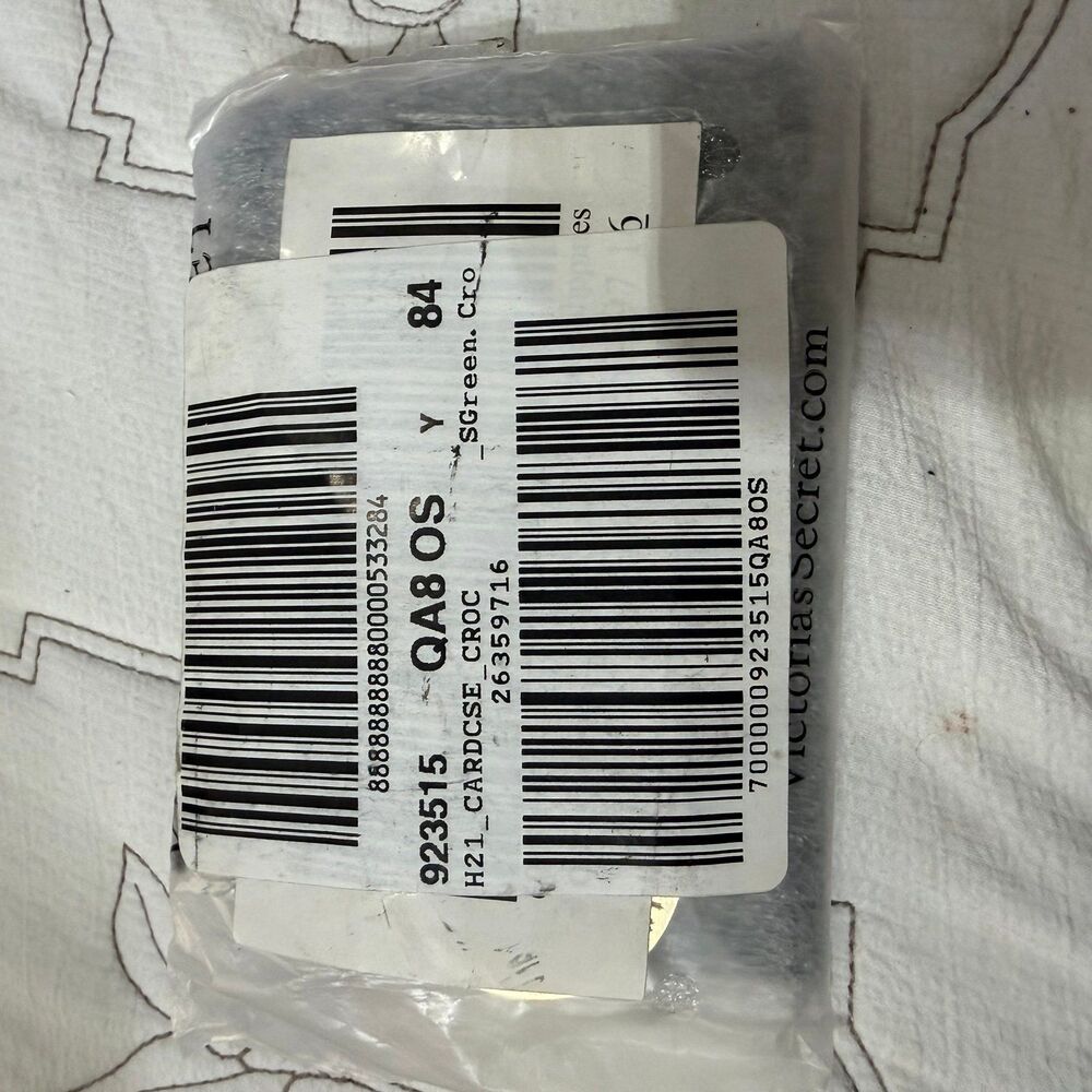 Victoria's Secret Green Croc Card Holder with Keychain - Picture 6 of 6